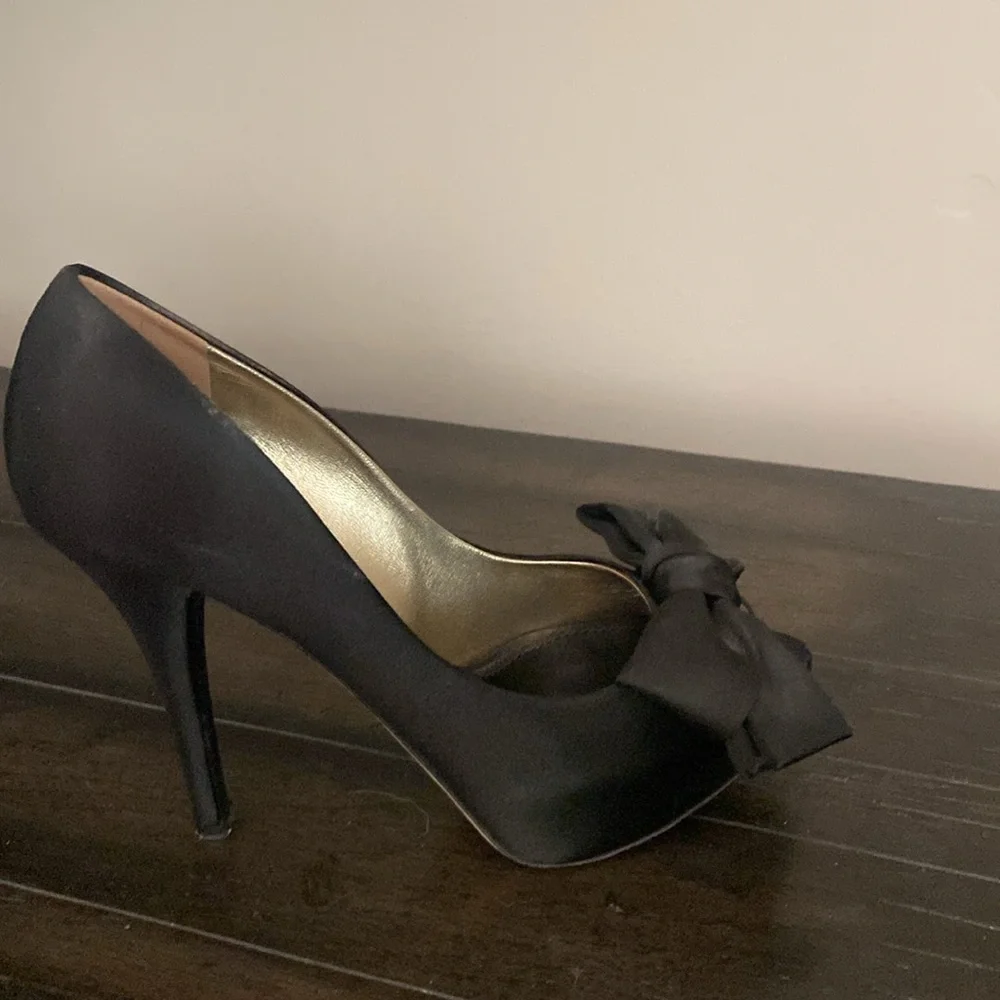 Dolce & Gabbana Black Heels with Elegant Bow - Picture 7 of 12